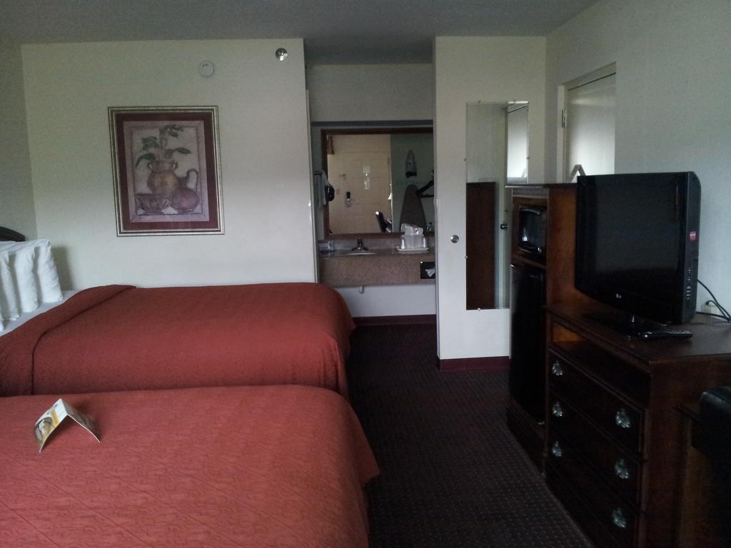 Quality Inn Pelham I-65 Exit 246 Экстерьер фото
