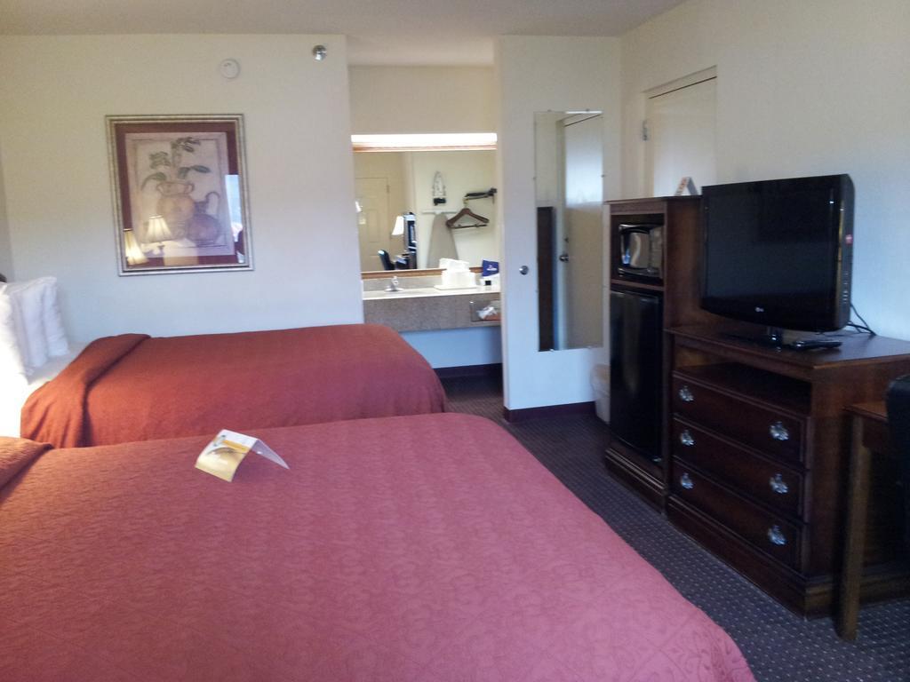 Quality Inn Pelham I-65 Exit 246 Экстерьер фото