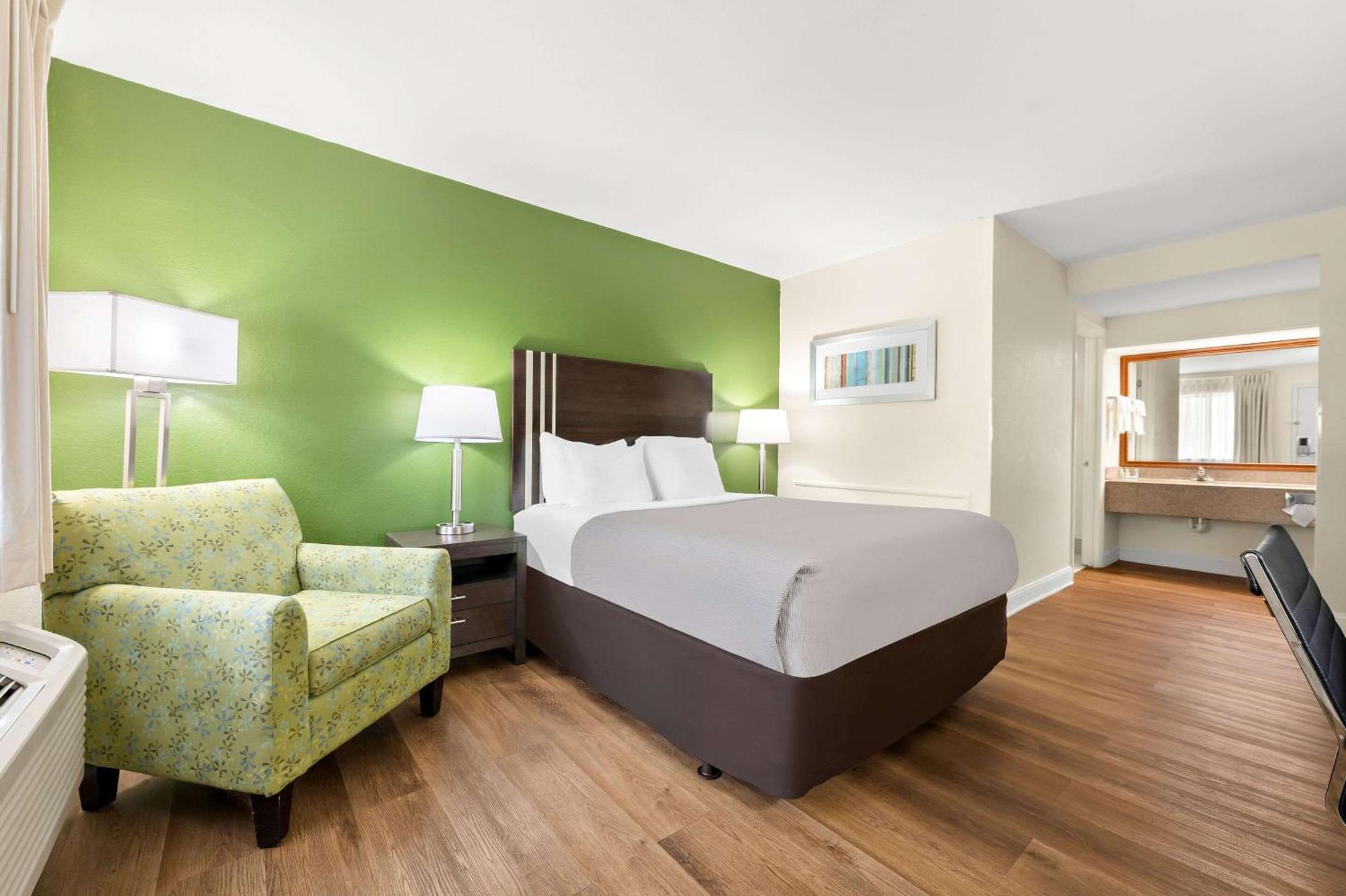 Quality Inn Pelham I-65 Exit 246 Экстерьер фото