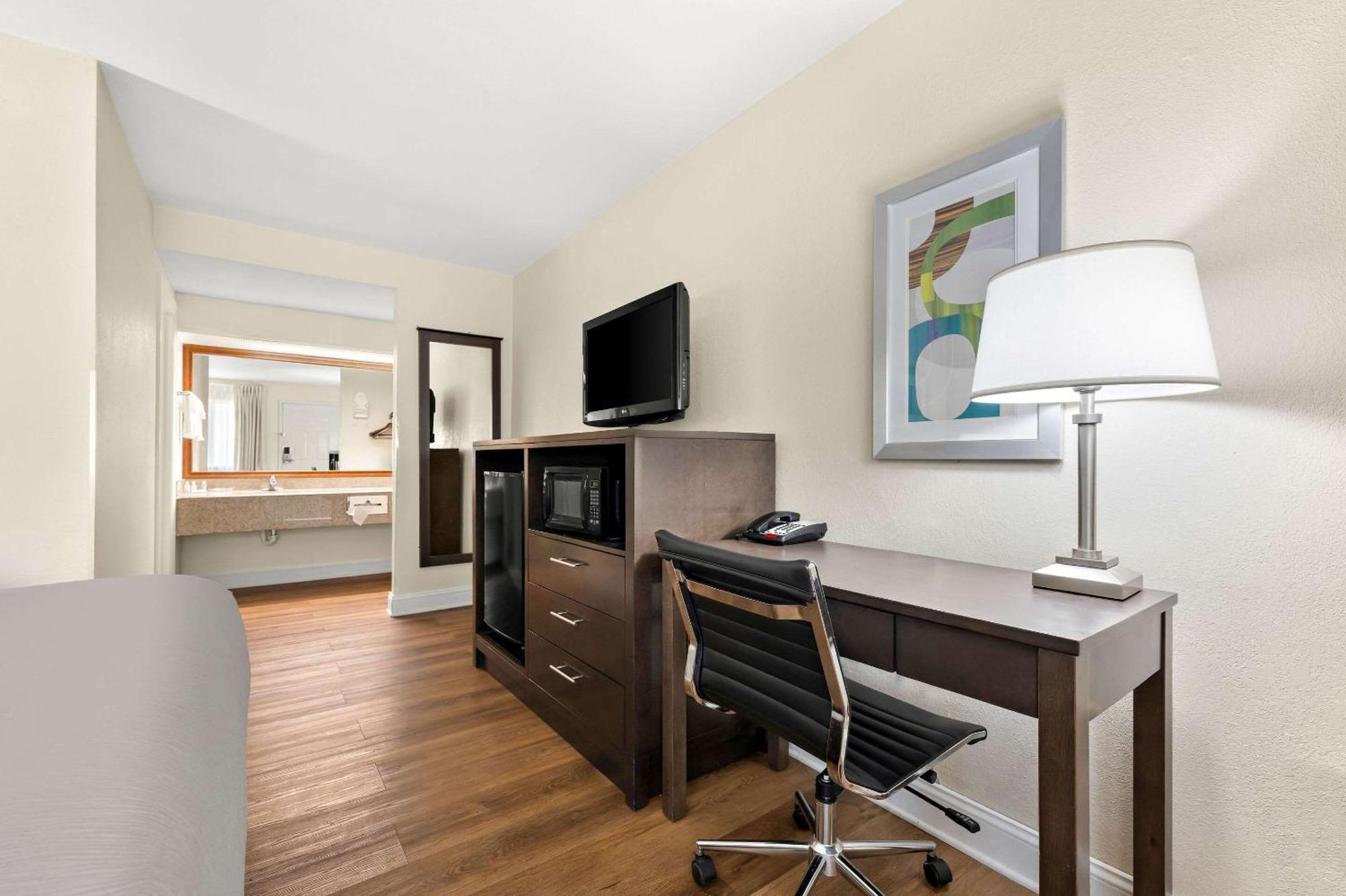 Quality Inn Pelham I-65 Exit 246 Экстерьер фото