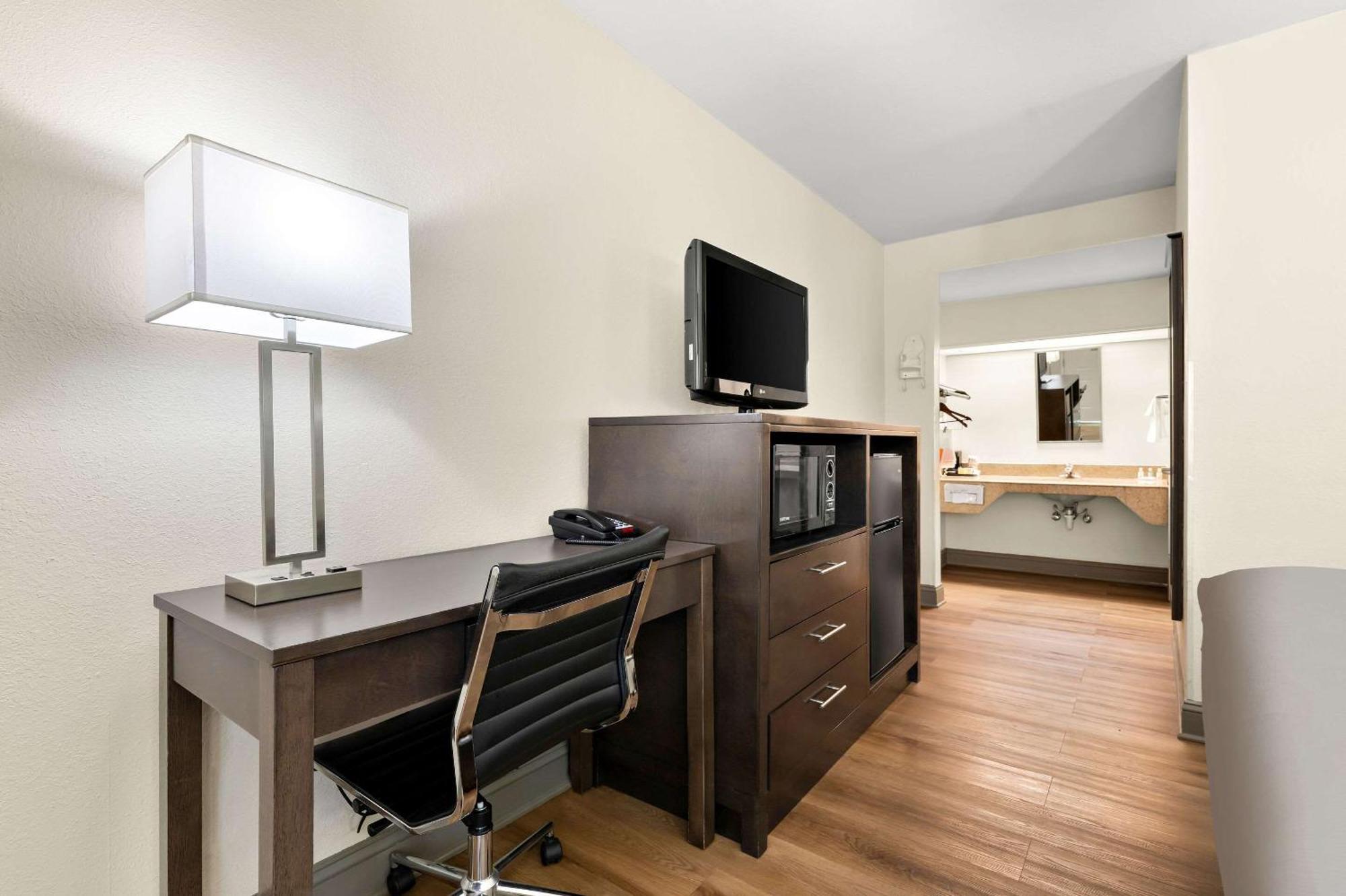 Quality Inn Pelham I-65 Exit 246 Экстерьер фото