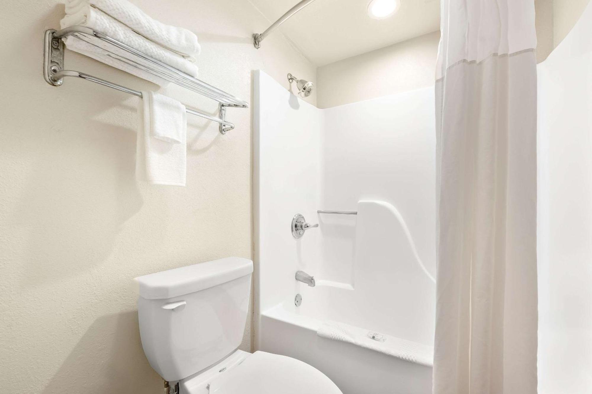 Quality Inn Pelham I-65 Exit 246 Экстерьер фото