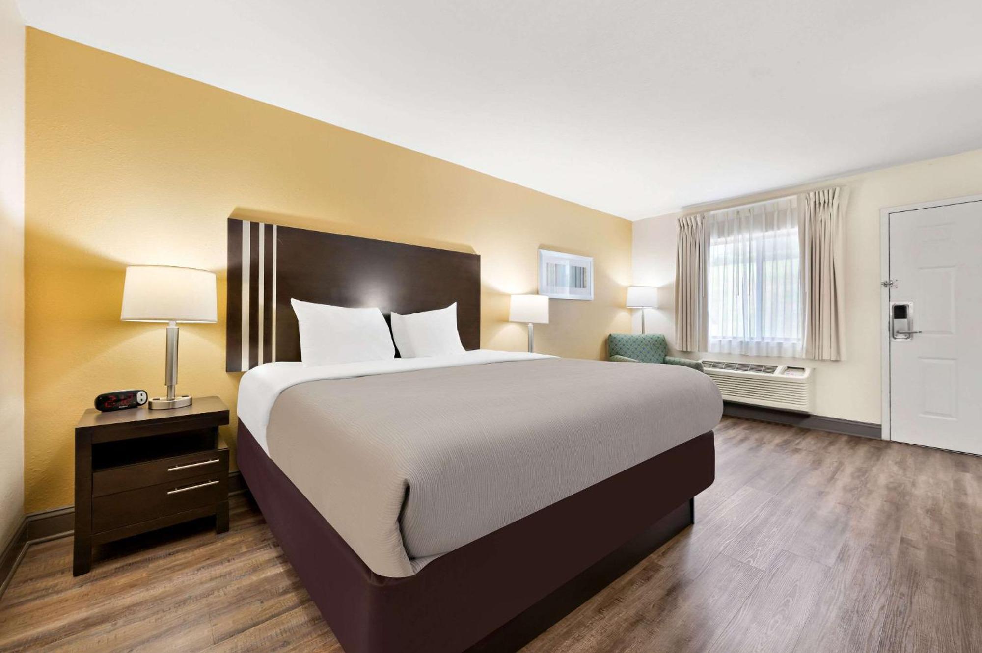 Quality Inn Pelham I-65 Exit 246 Экстерьер фото