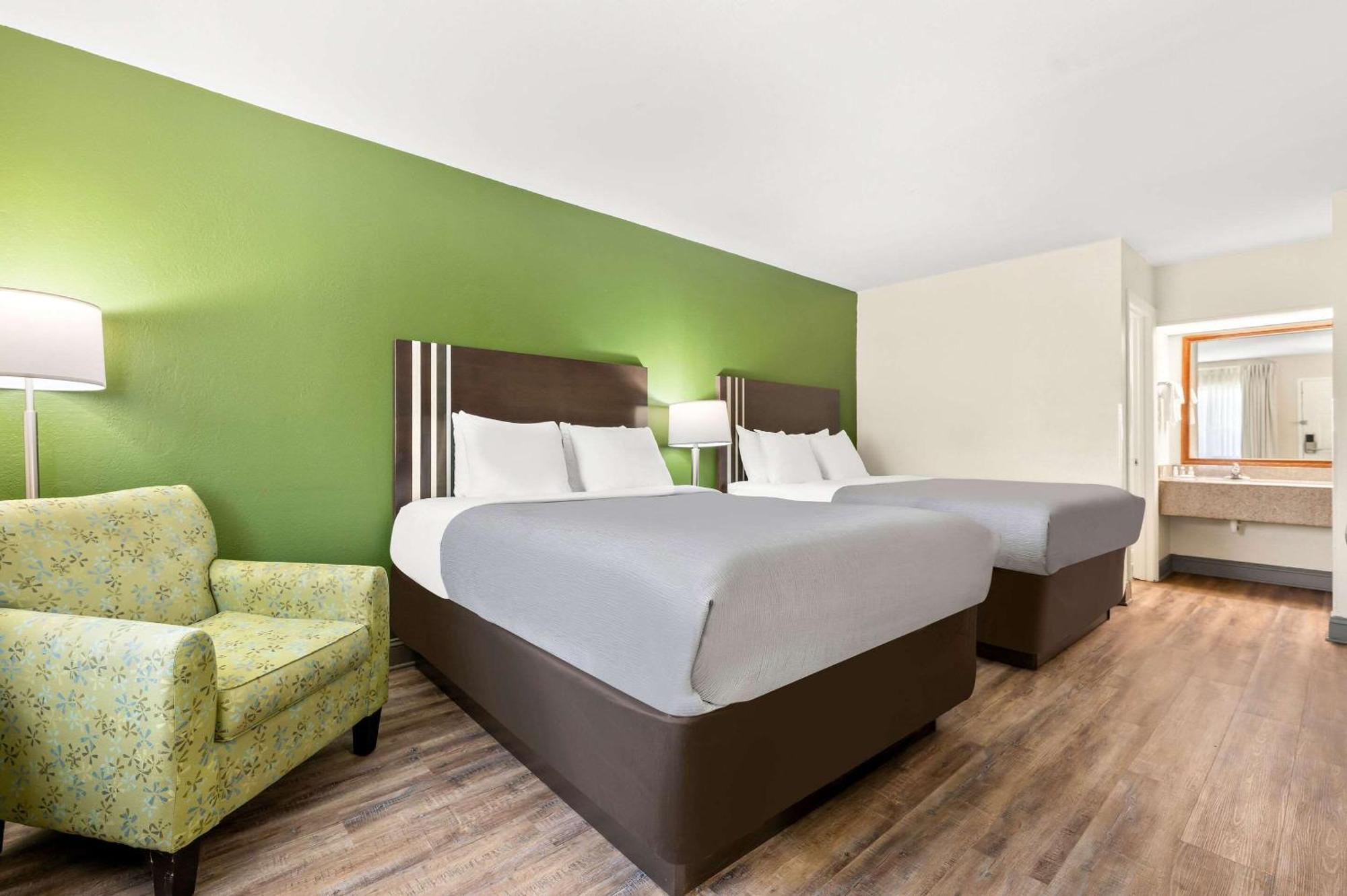 Quality Inn Pelham I-65 Exit 246 Экстерьер фото